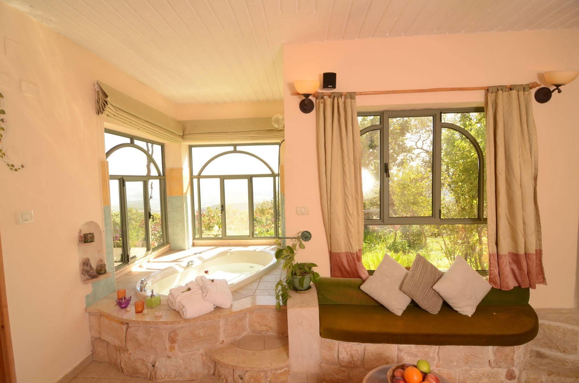 Rose Garden - Gan Vradim Villa Amirim Luaran gambar